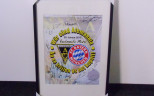 Signierte Poster vom Bayern-Spiel