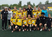U13-Mädels verteidigen Pokal