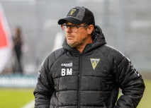 Drei Testspieler im Mannschaftstraining der Alemannia