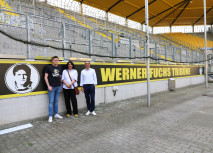 Monika Fuchs enthüllt Werner Fuchs Tribüne