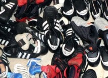 Zimmer 157: 180 Paar Schuhe und 18 Kisten