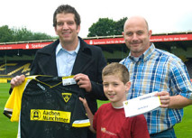 Preise an Gewinner des Mitglieder-Tippspiels überreicht