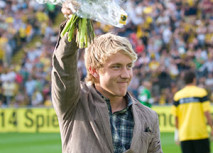 Lewis Holtby erhält die goldene Fritz-Walter-Medaille