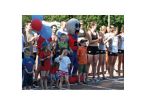 Gemeinsames Sporttreiben bei strahlendem Sonnenschein