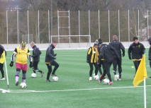 Alemannia-Fans auf dem Trainingsplatz