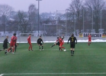 Knappe Niederlage im ersten Test