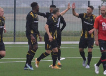 Sieben Tore im Dauerregen