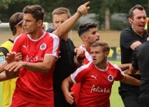 Unter Flutlicht gegen den Liga-Primus